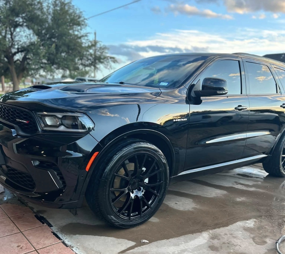Black Dodge Durango HEMI with gloss finish